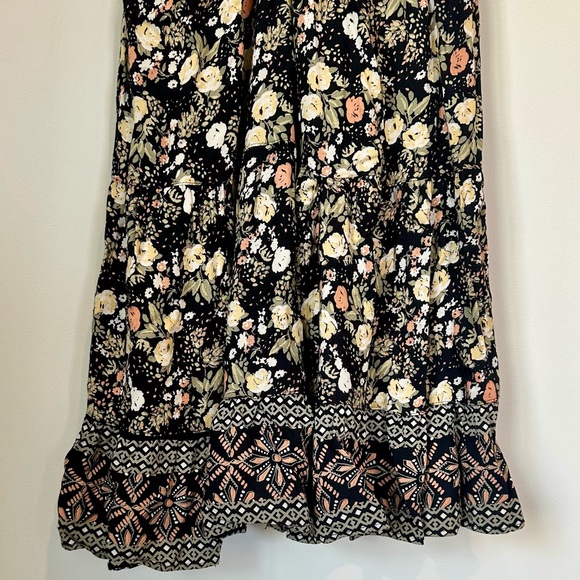 Angie Black Floral V-Neckline Front Knot Mini Dress - Size: Large - Picture 5 of 7